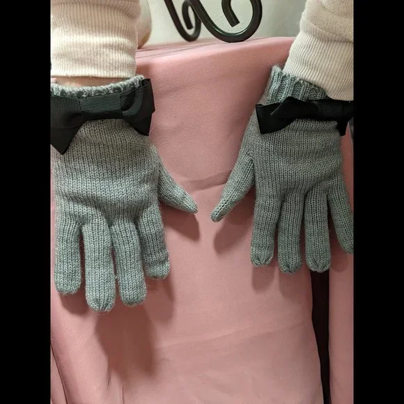 Kate Spade Grey Gloves with Black Bows Text Friendly Fingertips Size OS - Picture 3 of 4